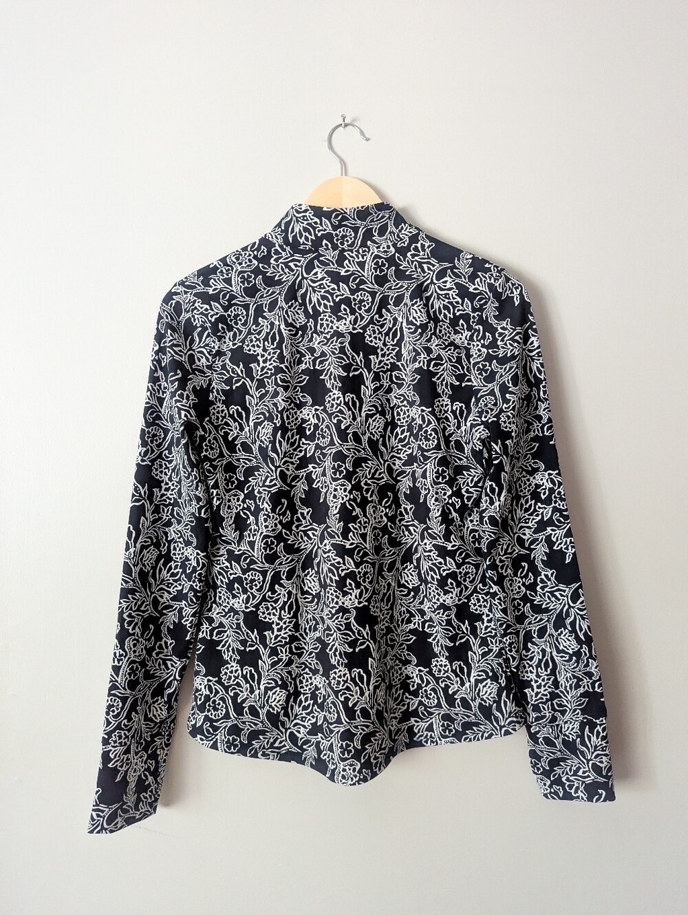 Tommy Bahama Black And White Paisley Athletic Jacket - Picture 3 of 3